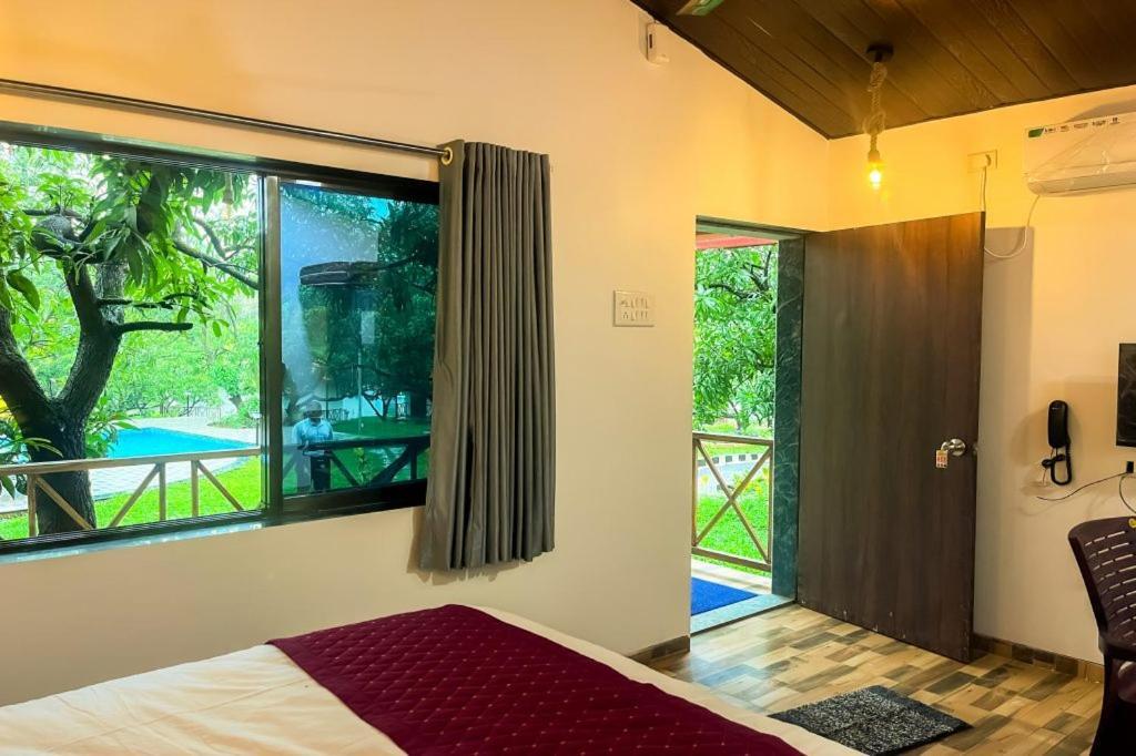 Hotel Mangozzz Magical World Panvel Esterno foto