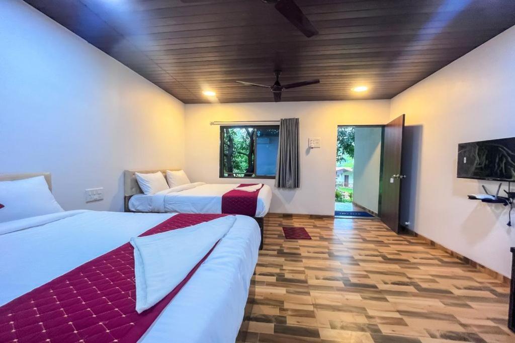 Hotel Mangozzz Magical World Panvel Esterno foto