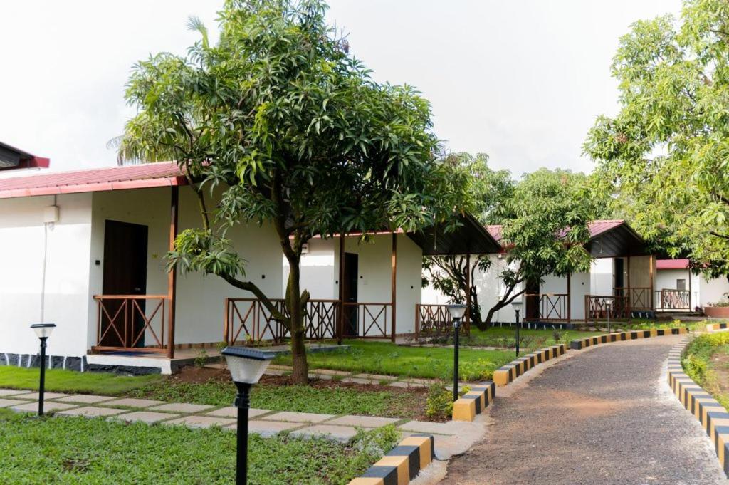 Hotel Mangozzz Magical World Panvel Esterno foto