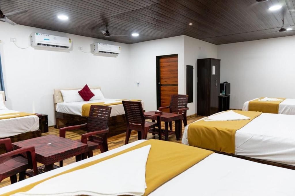 Hotel Mangozzz Magical World Panvel Esterno foto