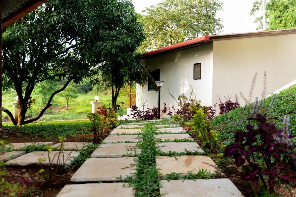 Hotel Mangozzz Magical World Panvel Esterno foto