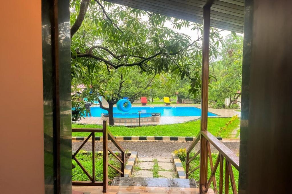 Hotel Mangozzz Magical World Panvel Esterno foto