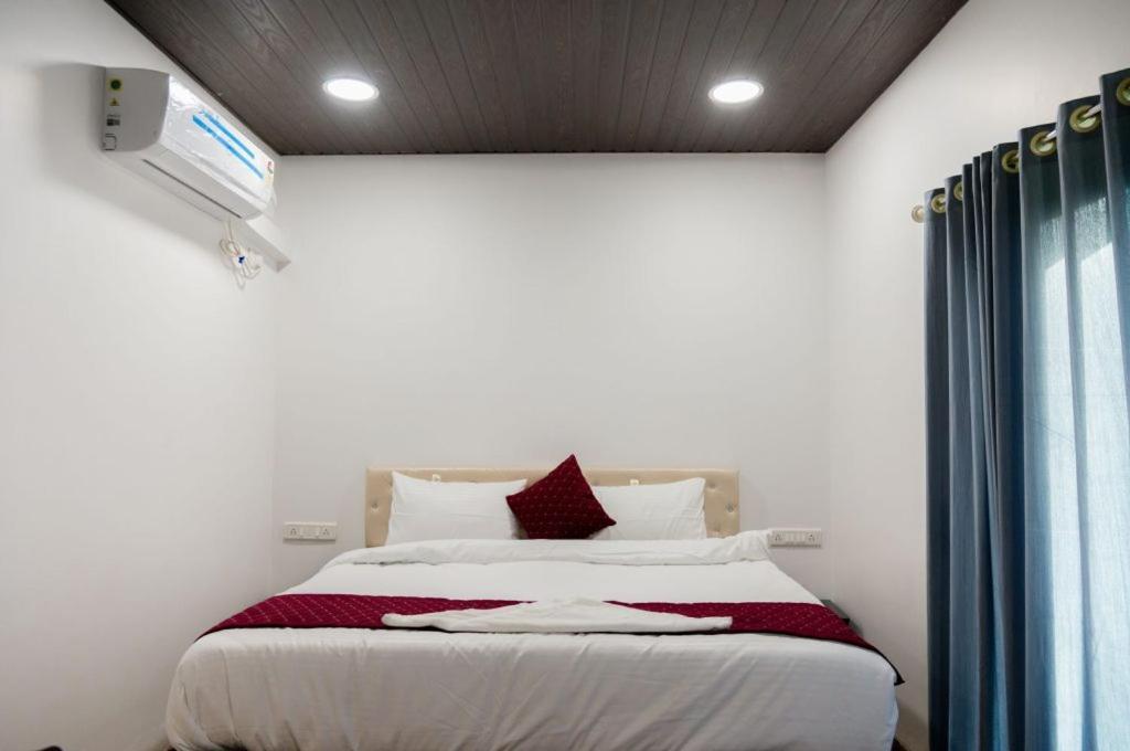 Hotel Mangozzz Magical World Panvel Esterno foto