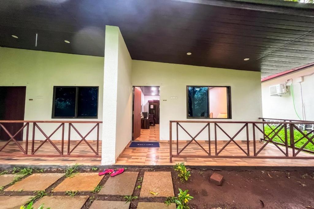 Hotel Mangozzz Magical World Panvel Esterno foto