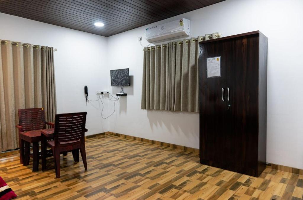 Hotel Mangozzz Magical World Panvel Esterno foto